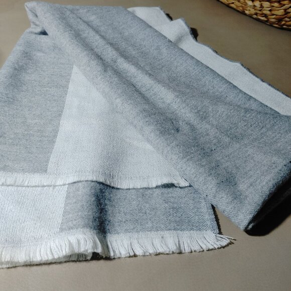 Large Logo Calvin Klein Knit Scarf Gray Acrylic Wrap Shawl Oversize Versatile - Picture 8 of 10